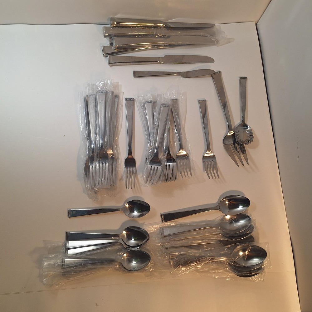 Reed & Barton Imperial Bead Stainless Flatware 53‎ Pieces